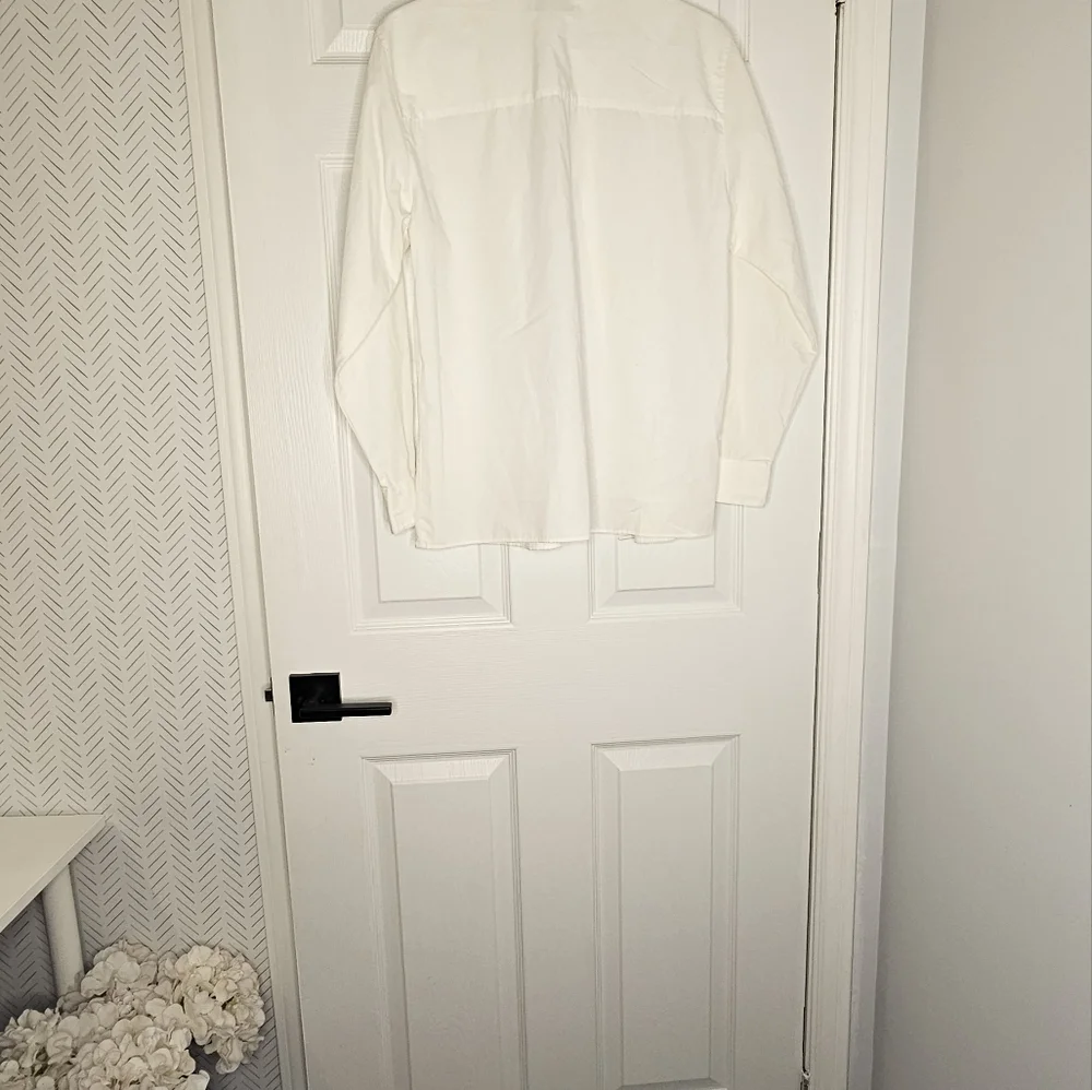 Classic White Button-Up Shirt - Picture 2 of 4